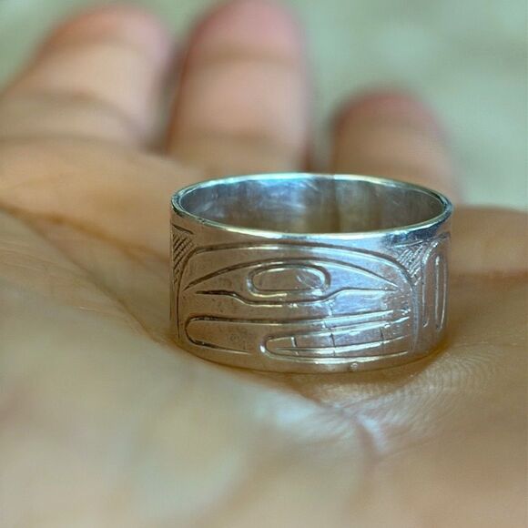 First Nations Corinne Hunt Hand Carved Sterling Silver Salmon Ring Vintage - Picture 2 of 8